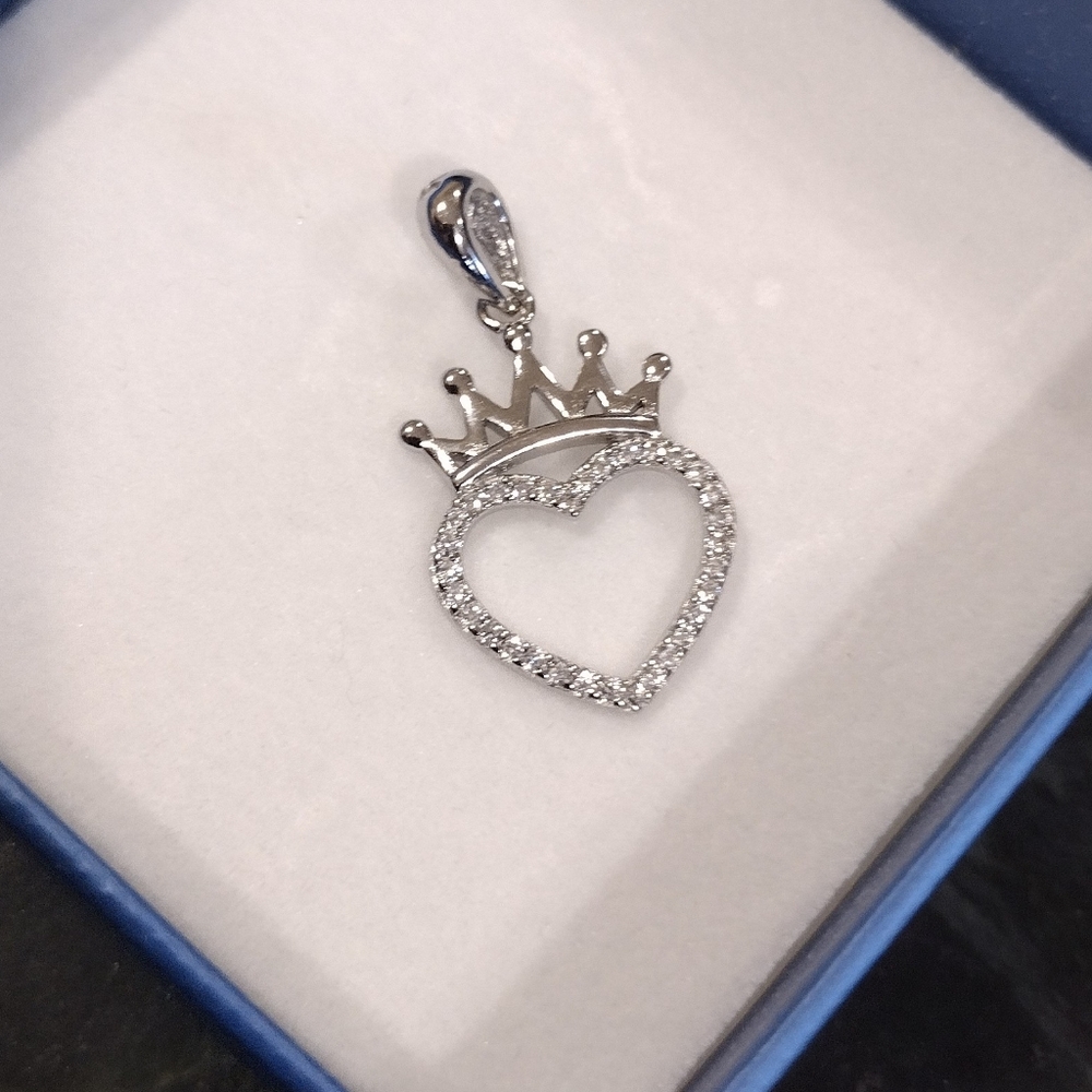 NWOT Sterling  silver Cubic Zirconia Heart  with crown  Necklaces charm
